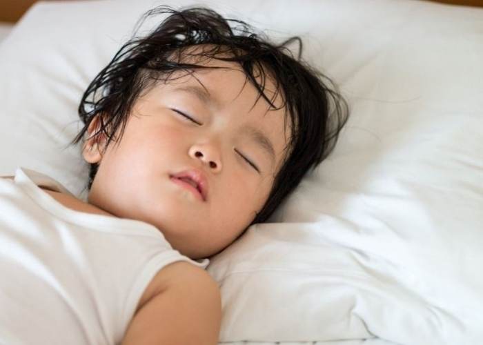 Bệnh mồ hôi trộm ở trẻ 9 tháng