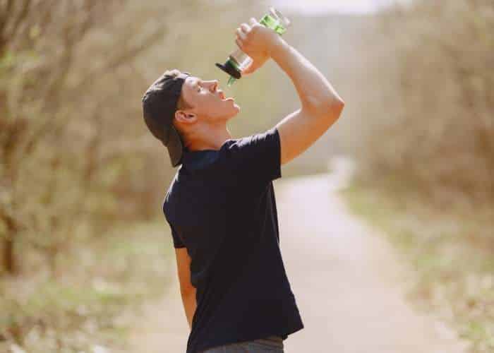 Người mắc bệnh đái tháo nhạt luôn cảm thấy khát và đi tiểu nhiều lần trong ngày