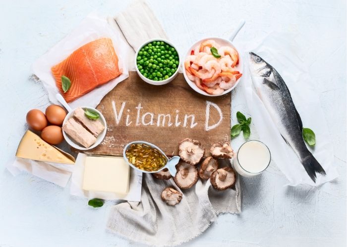 Có rất nhiều loại thực phẩm có thể bổ sung tốt vitamin D cho bé như cá, tôm, trứng gà... đổ mồ hôi trộm là bệnh gì