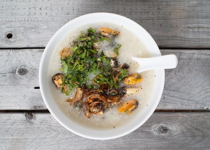 trẻ ra mồ hôi trộm khi ngủ