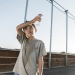 Ra nhiều mồ hôi kể cả khi không vận động mạnh có thể là biểu hiện chứng ra mồ hôi trộm