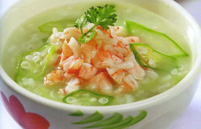 Cháo rau mồng tơi giúp giảm táo bón cho bé