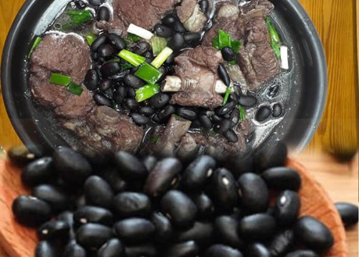 Món tim lợn hầm đậu đen - món tốt khi bị mồ hôi trộm