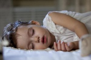 [CẢNH BÁO NGUY HIỂM] Tình trạng bé đổ mồ hôi trộm sau gáy!!!