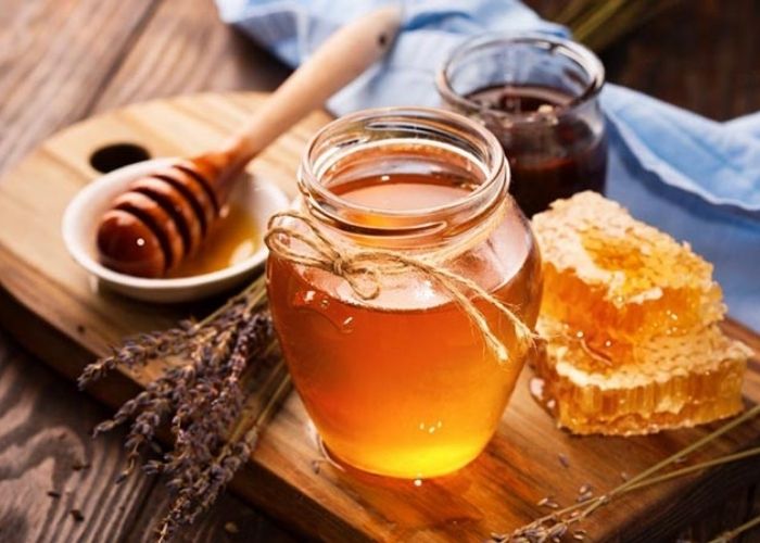 Mật ong là một vị thuốc có rất nhiều tác dụng và là 1 cách trị đái dầm ở trẻ 5 tuổi