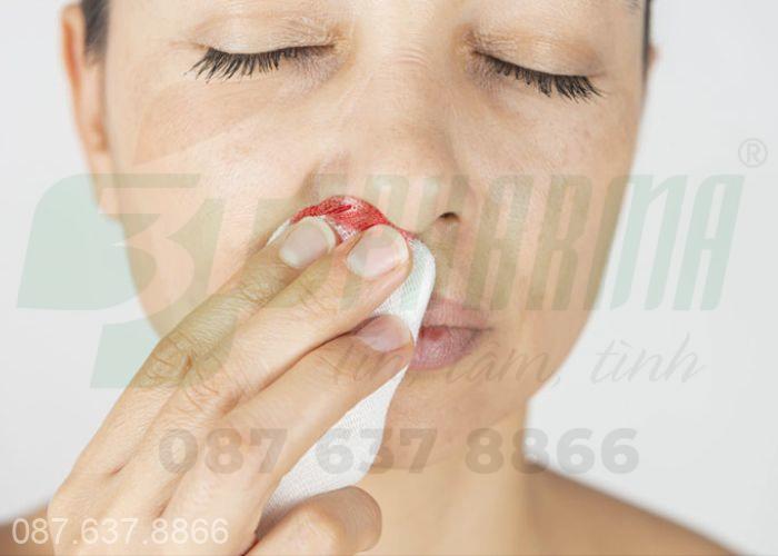 Hình ảnh chảy máu cam liên tục nhiều ngày