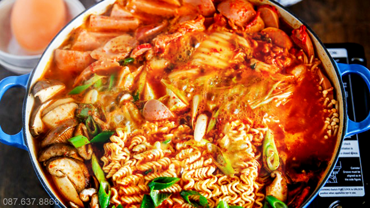 Ăn nhiều đồ ăn cay nóng cũng là nguyên nhân gây chảy máu cam phổ biến