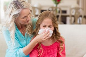 Cách xử trí khi bé bị chảy máu cam 1 bên mũi