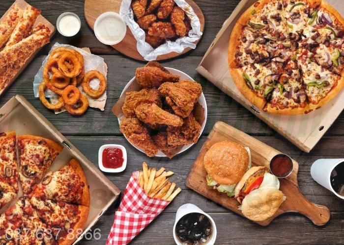 Bên cạnh việc sử dụng thuốc, hạn chế đồ ăn nhanh, đồ ăn chiên rán cũng là việc bạn nên làm 