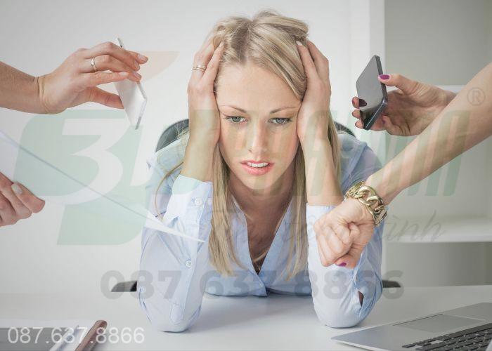 Stress dẫn đến thay đổi về nội tiết tố cũng là yếu tố gây nhiệt lưỡi 