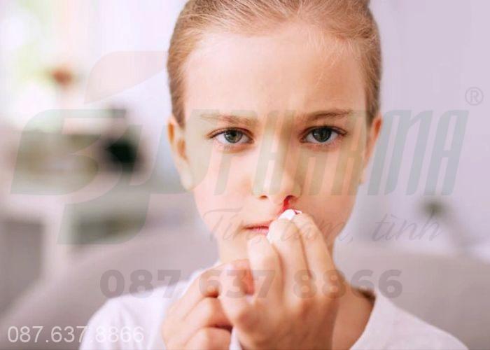 Dùng thuốc cũng gây ra chảy máu cam