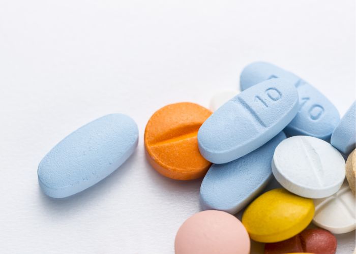 Nếu trẻ ho có đờm xanh, vàng, xuất hiện mủ thì cần uống kháng sinh