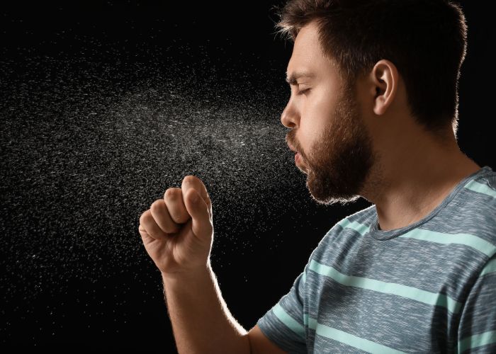 Ho kéo dài là dấu hiệu điển hình khi bị viêm phế quản