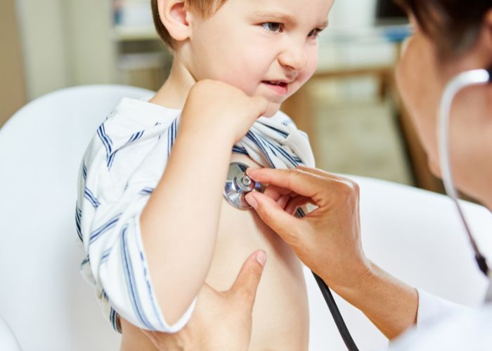 Trẻ nhỏ là đối tượng dễ bị viêm phế quản