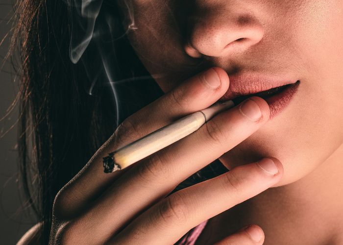 Người thường xuyên hút thuốc có nguy cơ cao bị viêm phế quản bội nhiễm