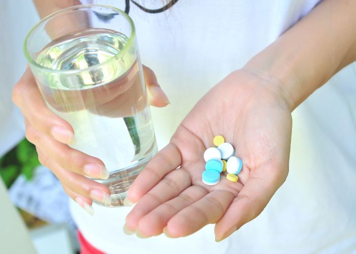 Người bệnh viêm phế quản cần dùng thuốc theo đúng chỉ định của bác sĩ để đảm bảo an toàn