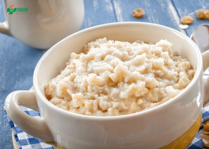 Đắp mặt nạ hoặc rửa mặt với bột yến mạch giúp cải thiện triệu chứng dị ứng da mặt hiệu quả