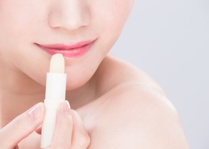 Dưỡng môi là biện pháp phòng ngừa khá hiệu quả