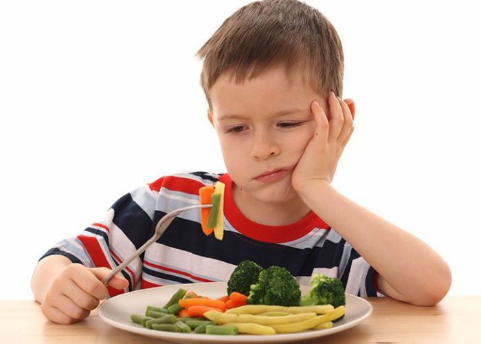 Trẻ biếng ăn vì bị nhiệt lưỡi và đau đớn