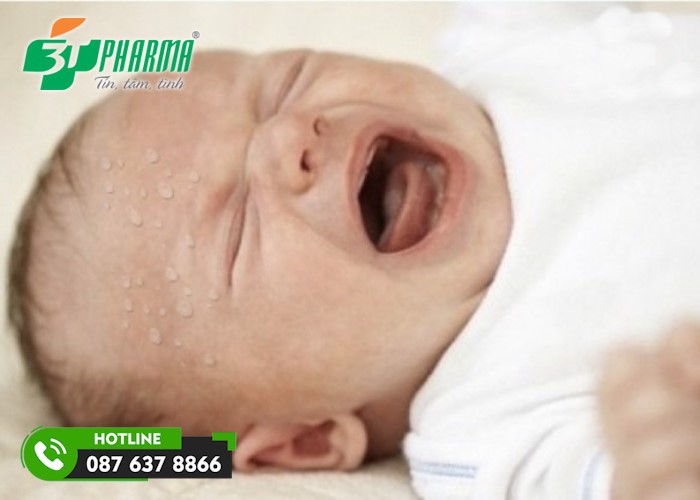trẻ ra mồ hôi trộm sẽ bị khó chịu, mất ngủ và quấy khóc - 3T Pharma