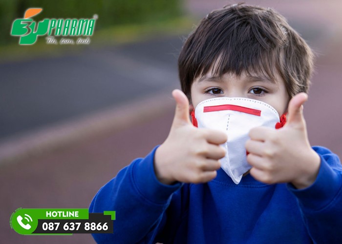 Luôn đeo khẩu trang cho trẻ khi đi ra ngoài - 3T Pharma